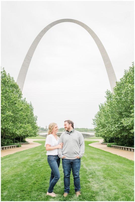 gateway arch engagement in St. Louis, Missouri wedding photographer Bailey Pianalto Photography