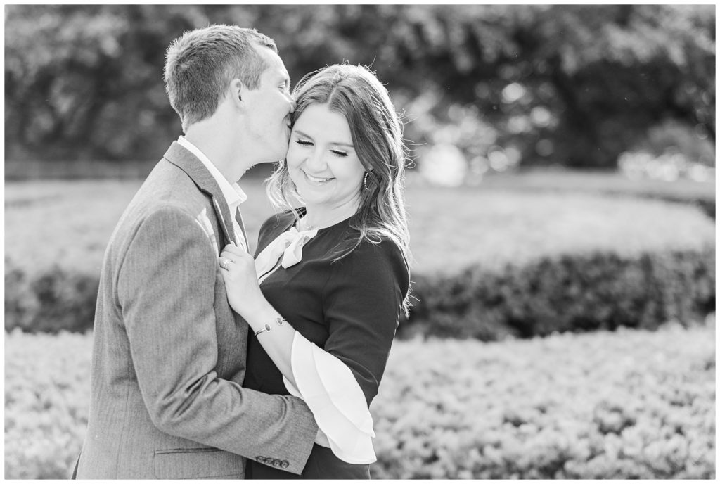 nelson atkins museum summer engagement session Bailey Pianalto Photography