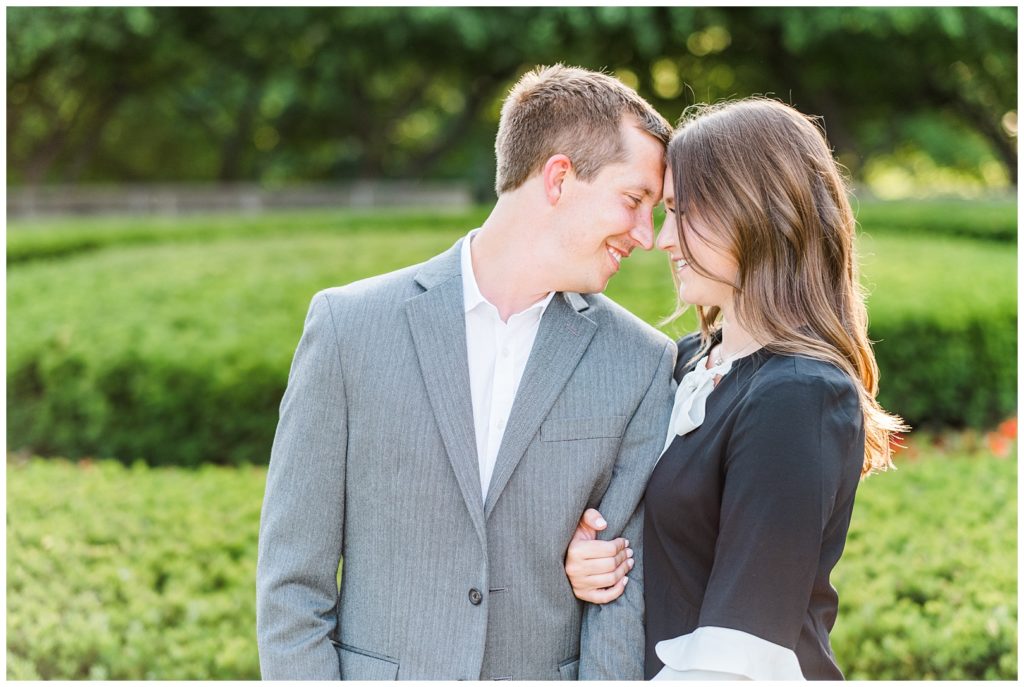 nelson atkins museum summer engagement session Bailey Pianalto Photography