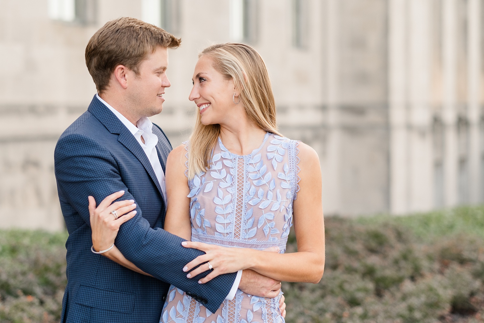 fall Nelson-Atkins engagement session ideas