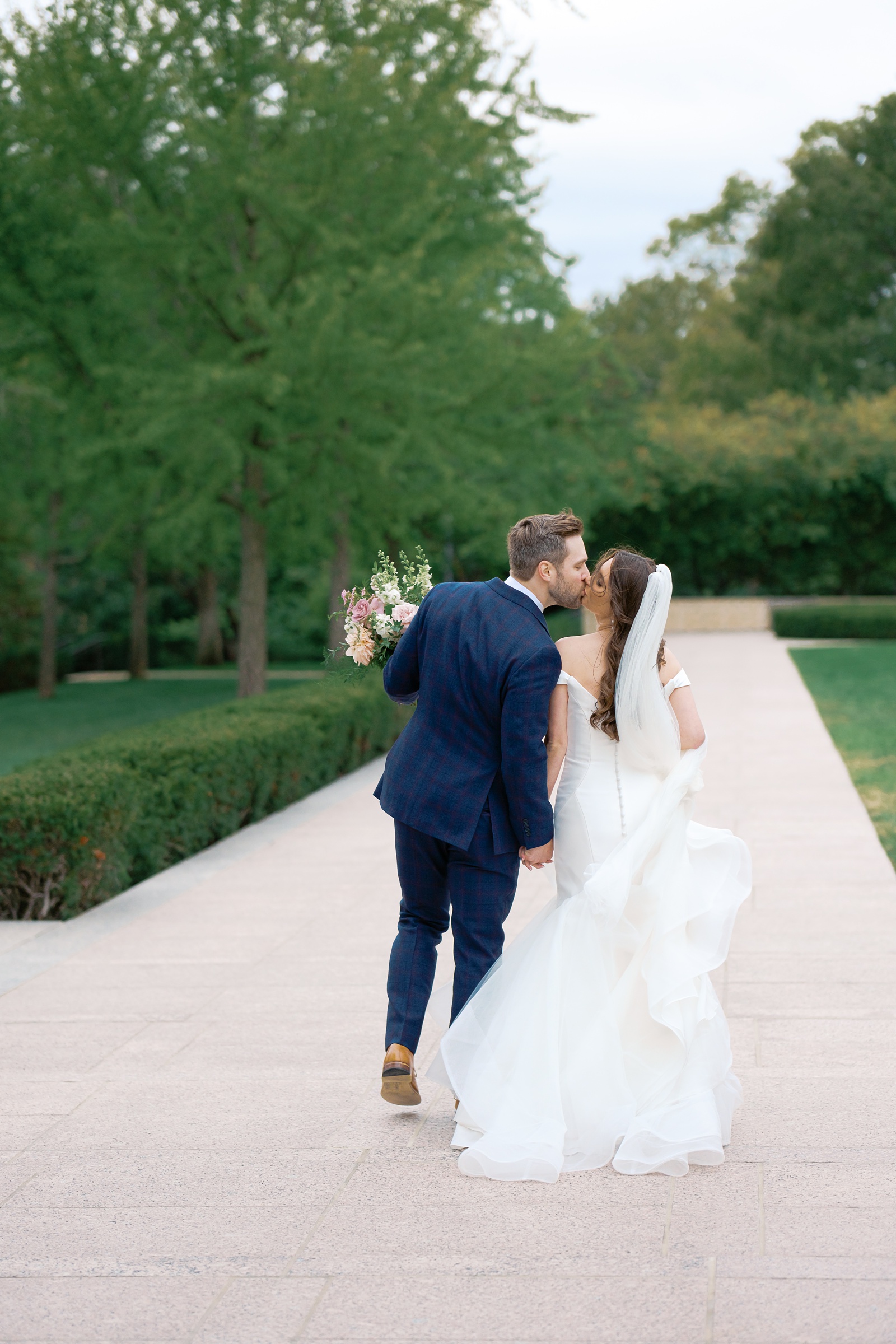 vintage colorful Loose Mansion Kansas City wedding inspiration